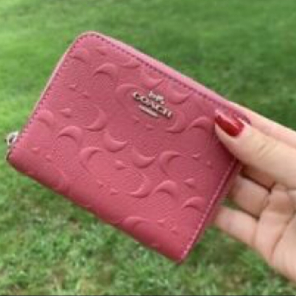 🌸 COACH Strawberry Leather Zip Around Wallet NWT - Picture 2 of 8